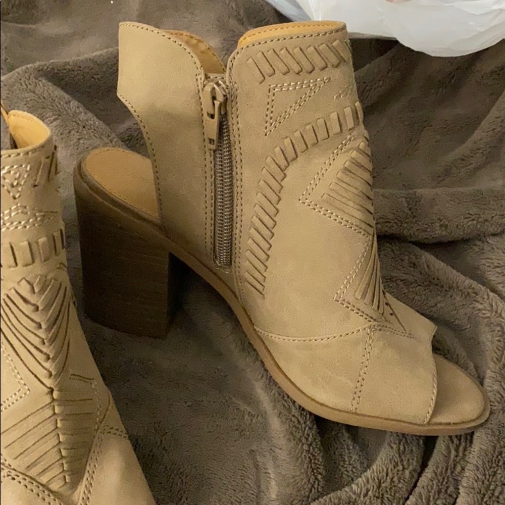 Tribe heels
